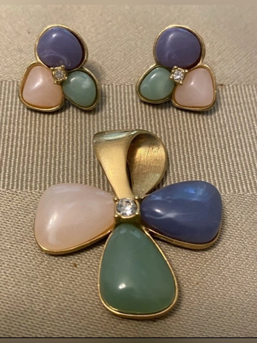 1980s Avon Clover Flower Multi Color Pendant With Matching Earrings Signed
